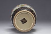 Chine - Vase en porcelaine de Nankin à décor scène de batailles, XIXe siècle.