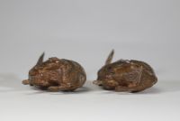 Pierre CHENET (né en 1922) – Couple de lièvres au guet, sculptures en bronze