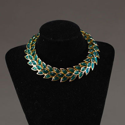 Yves Saint Laurent - Collier Épis, création de Robert Goossens en métal doré et résine, vers 1980.