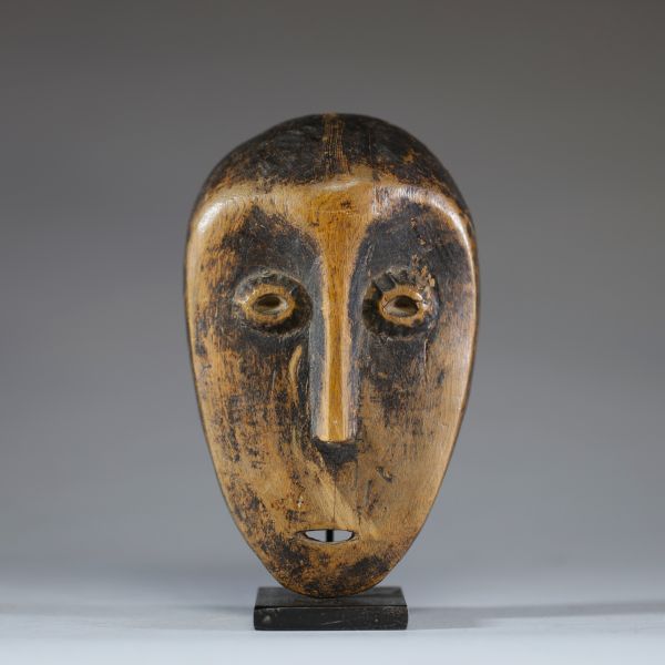 Afrique RDC - Masque Lega en bois sculpté, première moitié XXème.