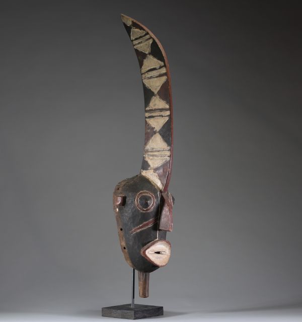 Afrique - Imposant masque Mossi / Winiama en bois sculpté polychrome, Burkina Faso.