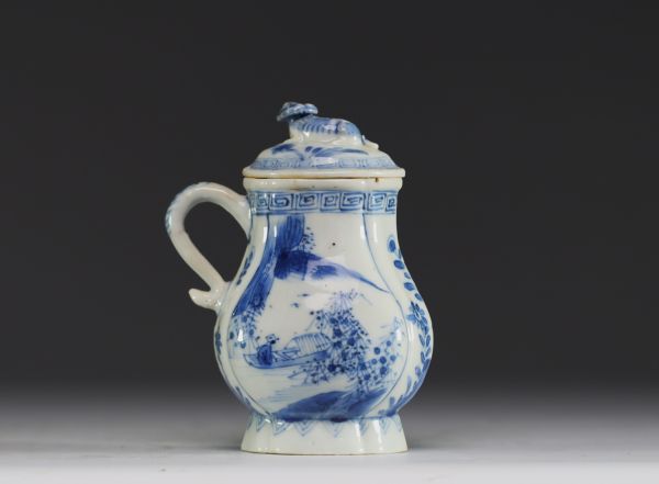 China - Covered pot in white-blue porcelain with landscape and Chilong decoration, 18th century.
