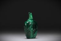 Chine - Tabatière en malachite  à décor de poissons et canards