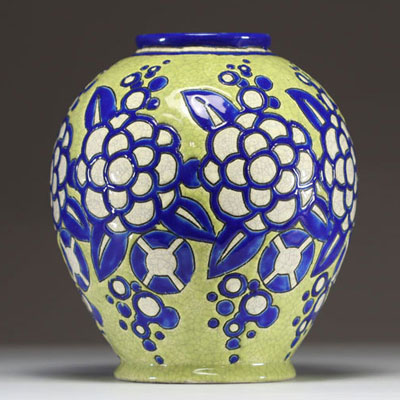 Charles CATTEAU (1880-1966) Boch Keramis - Glazed ceramic vase with floral decoration D1121, shape 721, stamp under the piece.