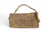 Travail africain, probablement Yoruba – Objet orné de perles à motifs abstraits - Début du XXe siècle .