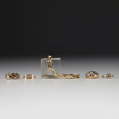 Lot of various pieces of 14k gold jewellery weighing a total of 14gr.