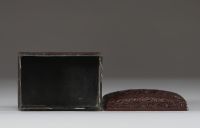 Boîte rectangulaire en laque de cinabre rouge à décor de personnages, Chine, marque Qianlong