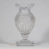 Baccarat - Petit vase Médicis en cristal taillé de style Empire, XIXème.