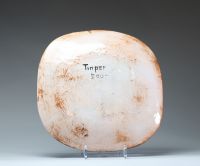Paul TIMPER (1937-2010) Grande assiette en céramique des Atelier de Dour à décor de deux oiseaux, vers 1960, signée.