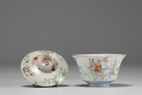 Chine - Ensemble de six bols couverts et un bol en porcelaine polychrome, époque XIXème.