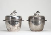 PAIRE DE RAFRAÎCHISSOIRS EN MÉTAL ARGENTÉ À DÉCOR DE SANGLIER France, XXe siècle (probablement vers 1950–1970)