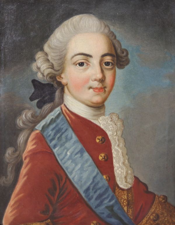 École française, vers 1772 « Portrait présumé de Louis-Stanislas-Xavier de France, comte de Provence, futur Louis XVIII (1755–1824) » Huile sur toile représentant un jeune prince vêtu d’une redingote de velours rouge, agrémentée de boutons dorés, arborant l’écharpe bleue de l’ordre du Saint-Esprit, l’une des plus hautes distinctions de la monarchie française. La chevelure poudrée et le port noble