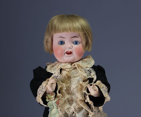 HEUBACH - Bébé caractère tête en biscuit n° 342, vers 1920.