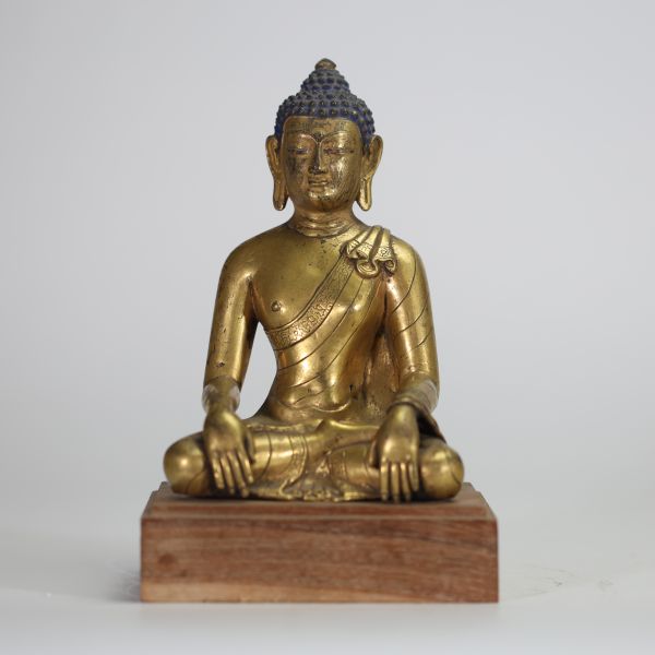 CHINE, DYNASTIE QING, XIXe SIÈCLE Bouddha assis en méditation Bronze doré.
