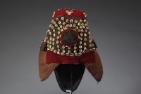 Afrique RDC - Exceptionnel masque Ngaady a mwaash Kuba en bois sculpté , cauris, tissu et raphia, 1ère moitié XXème.