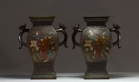 Japan - Pair of patinated bronze and cloisonné enamel baluster vases decorated with figures, Meiji period, debossed mark under the pieces.