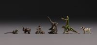 Ensemble de 17 sujets miniatures en bronzes de Vienne polychromes et une petite boite en loupe d'Orme.