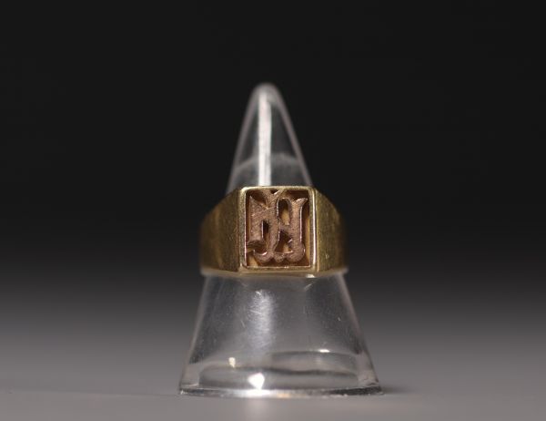 Chevalière or jaune 18k gravée 
