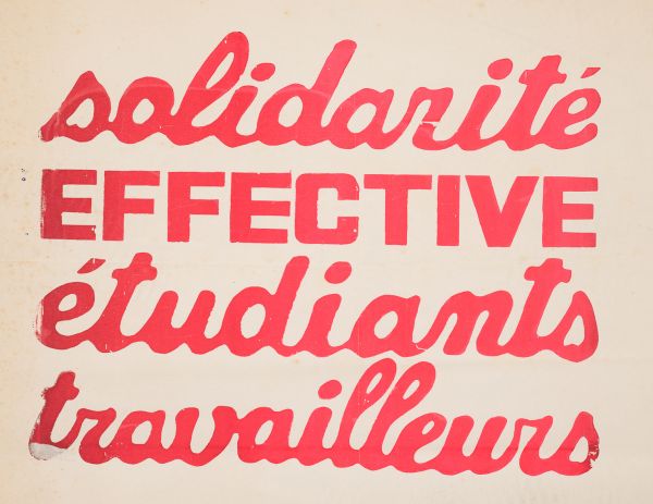 Mai 68 – solidarité EFFECTIVE, étudiants travailleurs  Affiche originale réalisée en sérigraphie couleur rose. École Nle Supérieure des Beaux-Arts, toute sa marge non coupée, traces d’humidité, Sujet intact. Non entoilée  59X89,2 cm