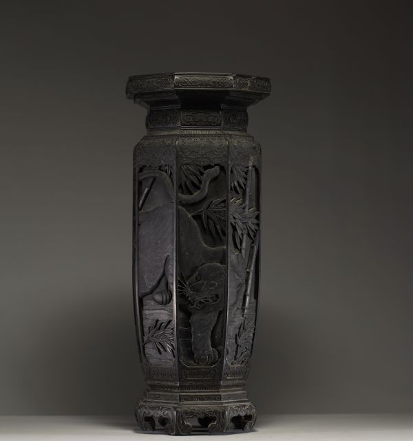 Japan - Imposing carved slate vase with rich decoration of a tiger in a bamboo forest. Meiji period