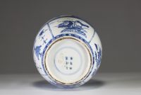 China - White-blue porcelain vase with floral decoration and furniture, Kangxi, mark under the piece.