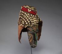 Afrique RDC - Exceptionnel masque Ngaady a mwaash Kuba en bois sculpté , cauris, tissu et raphia, 1ère moitié XXème.