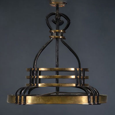 Gustave SERRURIER-BOVY (1858-1910) Art Nouveau chandelier in brass and blackened wrought iron, circa 1900.