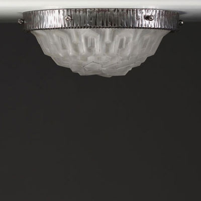 DEGUÉ, David GUERON (1892-1950) - Art Deco ceiling light in stylised pressed moulded glass and forged metal frame, circa 1930.