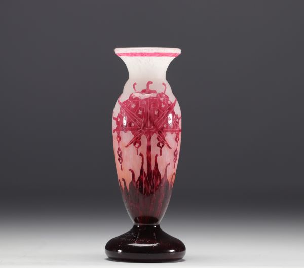 CHARDER, Charles SCHNEIDER (1881-1953) - Le Verre français - Vase à décor floral.