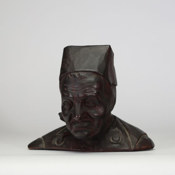 Buste de bigoudène en bois sculpté, vers 1930 Travail breton, probablement de la région de Pont-l’Abbé