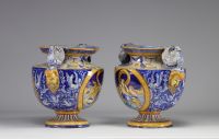 Paire de vasques en faïence de style Urbino avec un décor à l'antique du XIXe siècle - Travail Italien