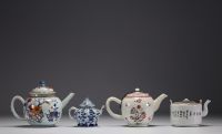 Chine - Ensemble de quatre théières en porcelaine polychrome, XVIIIème.