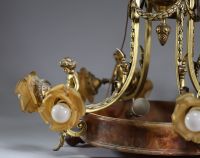 Lustre en albâtre sur monture en bronze doré à décor de putti et de cariatides, Napoléon III.
