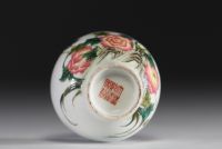 China - Tobacco flask in pink family polychrome porcelain decorated with flowers and butterflies, mark de Qianlong.