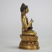 Bouddha assis en dhyanasana Tibet, XXe siècle Bronze doré.