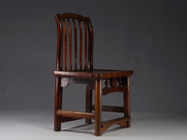 Chine - Petite chaise en bois dur, XVII/XVIIIe siècle.