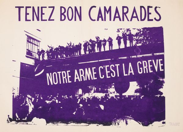 Mai 68 – Tenez Bon camarades. Notre arme, c’est la grève  Affiche originale réalisée en sérigraphie couleurs mauve et noir. Cachet École Nle Supérieure des Beaux-Arts, toute sa marge non coupée, traces de plis. Sujet intact. Non entoilée  56X89,6 cm