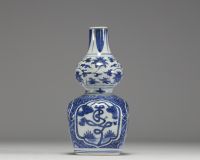 China - White-blue porcelain vase with floral decoration, Wanli mark under the piece.