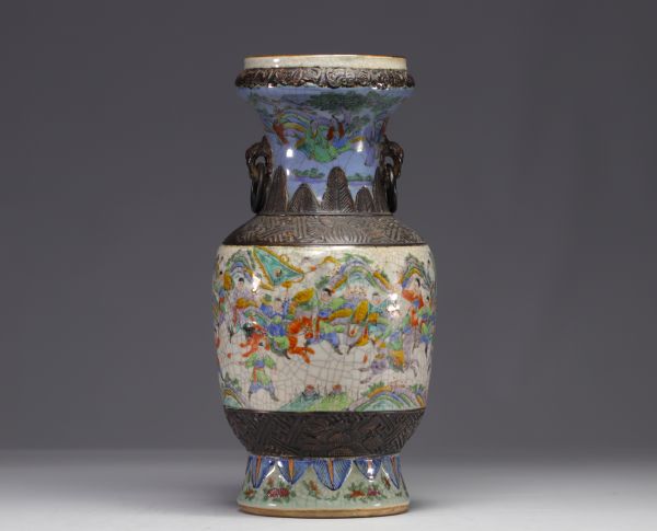 Chine - Vase en porcelaine de Nankin à décor scène de batailles, XIXe siècle.