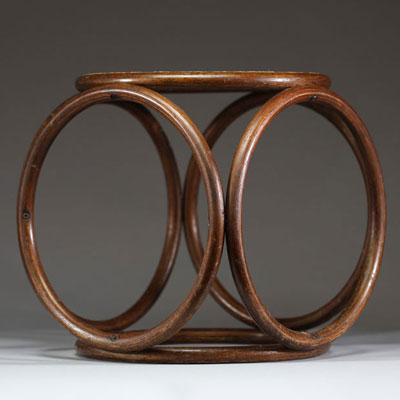 Tabouret, ottoman ou table d'appoint Thonet en bois courbé et osier.