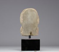 Fragment d'une ancienne sculpture en marbre 