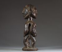Afrique RDC - Fétiche janiforme Hemba « Kabeja »en bois sculpté, Congo RDC, 1ère moitié XXème.