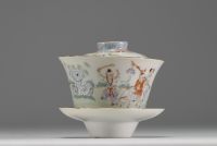 Chine - Ensemble de six bols couverts et un bol en porcelaine polychrome, époque XIXème.