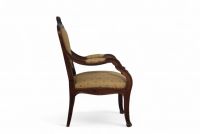 Fauteuil d'époque Art Nouveau en bois sculpté, avec dossier sculpté d'une tête de femme.