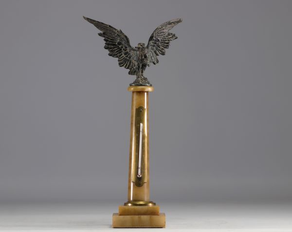Porte montre et thermomètre sur colonne en marbre surmonté d'un Aigle en régule, fin XIXe siècle.