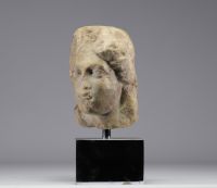 Fragment d'une ancienne sculpture en marbre 