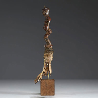 Africa DRC - Luluwa figurative flycatcher in carved wood.