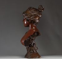 Emmanuel VILLANIS (1858-1914) ‘Tanagra’ Bronze bust with brown patina, signed, stamped Société des Bronzes de Paris.