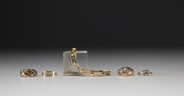 Lot of various pieces of 14k gold jewellery weighing a total of 14gr.