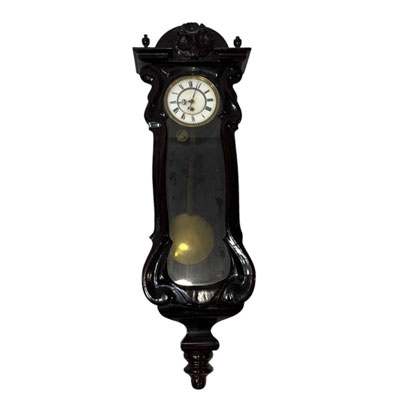 Pendule d'applique viennoise, caisse en bois noirci, fin XIXème.